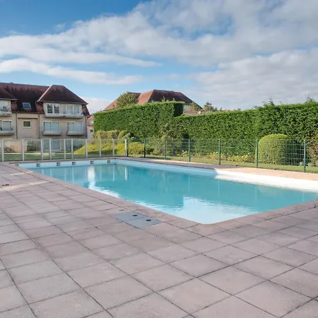 Apartament Bowie With Shared Pool By Interhome *