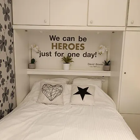 Bowie With Shared Pool By Interhome